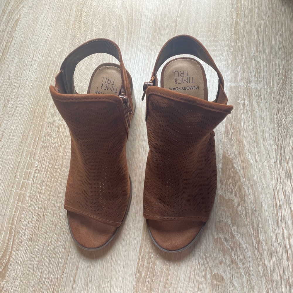 Time and Tru Brown Clogs with Chunky Heel